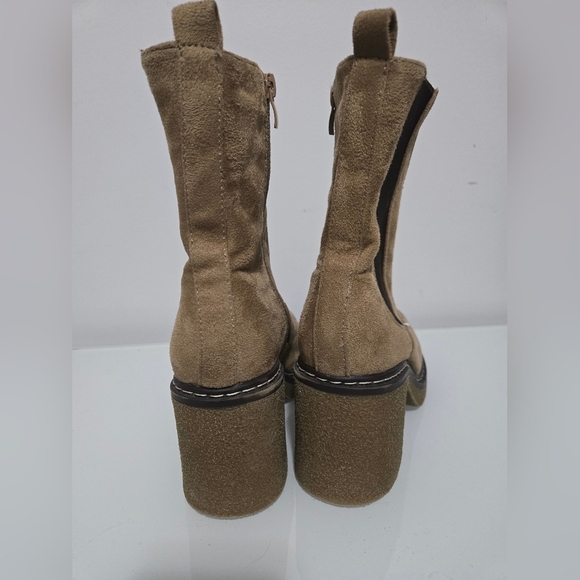 Aqua Moda CANADA- NEW- Waterproof Suede Camel Boots. Size 39/8-8.5 - Picture 5 of 12